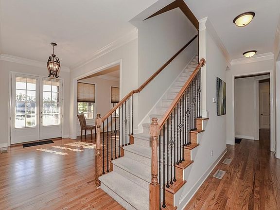 3rd image of 1605 Glenhaven Way