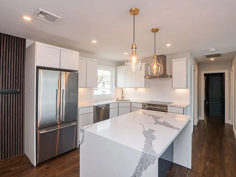 82 Webb St #2L — Photo 3