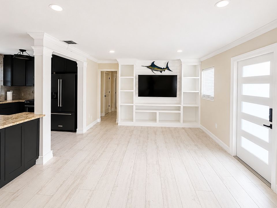 1st image of 3982 Poinsettia Dr