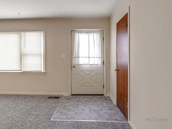 2nd image of 520 Oakwood Dr
