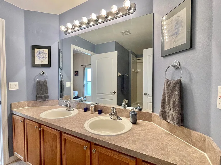 137 Canterbury Pl — Photo 34