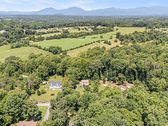 3rd image of 203 Fox Creek Dr