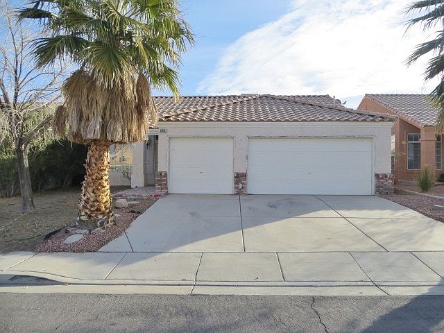 1st image of 865 Zinnia Cir