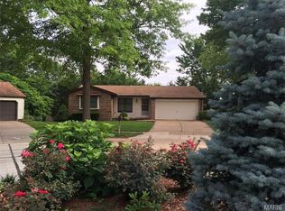 1320 Kings Trail Ln, Fenton, MO 63026