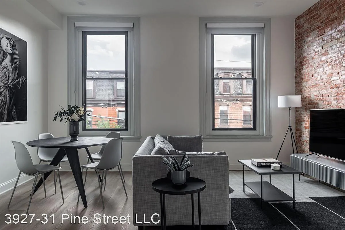 Luxury On Pine — Photo 4