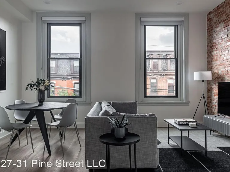 Luxury On Pine — Photo 4