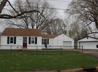 7427 Rogers St, Machesney Park, IL 61115