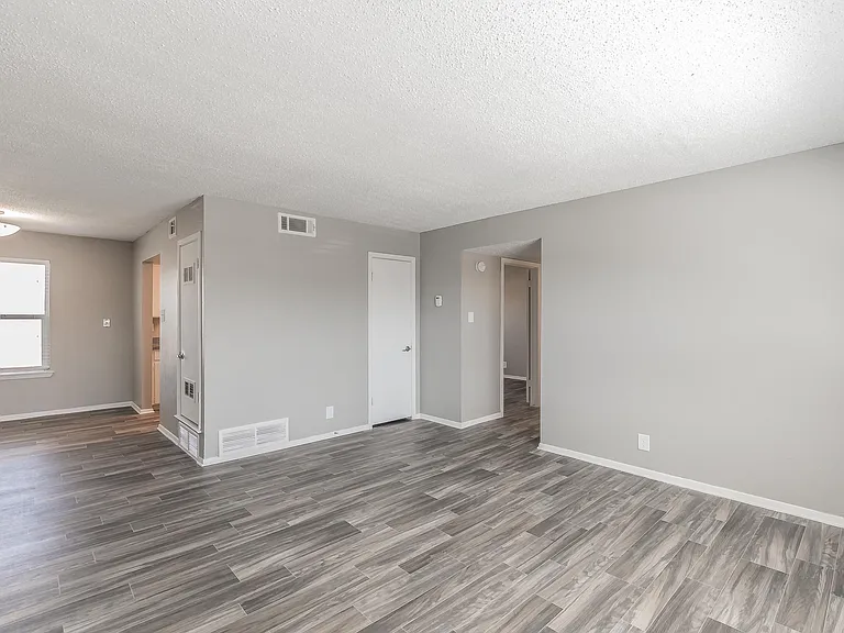 Davis Park Apartments — Photo 36