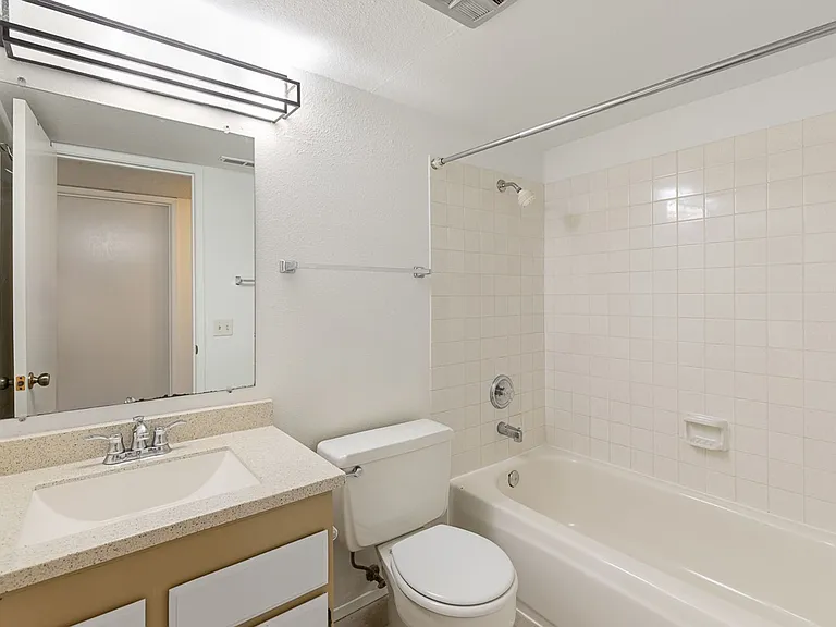 10922 Eastrail #2-34 — Photo 9