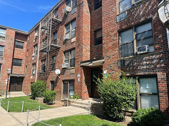 3rd image of 1011 E 108th St APT 3D