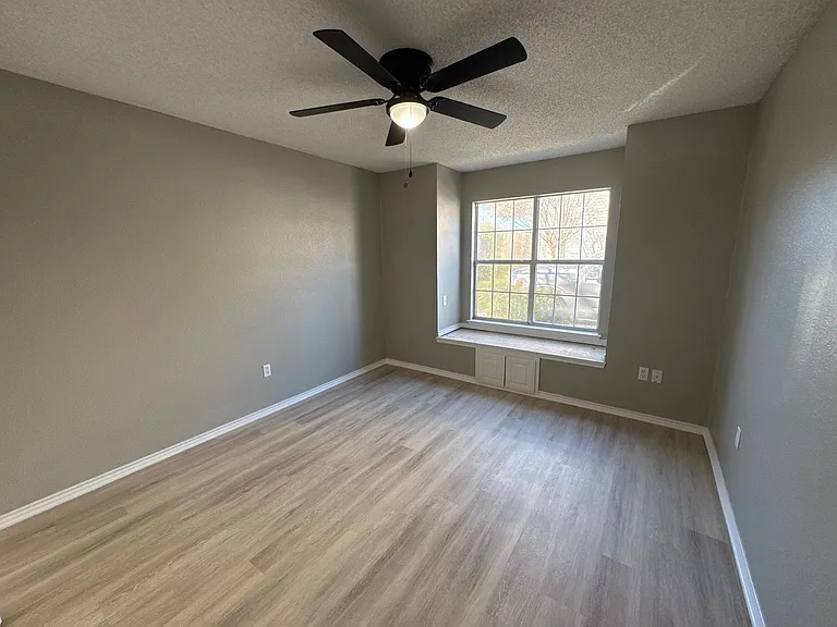 2310 W Hickory St — Photo 7