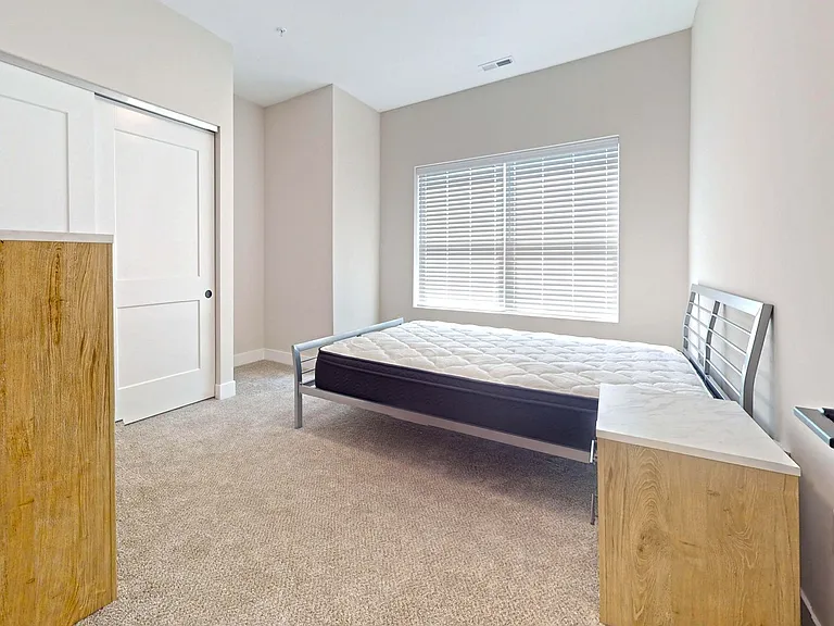 305 W Washington St — Photo 30