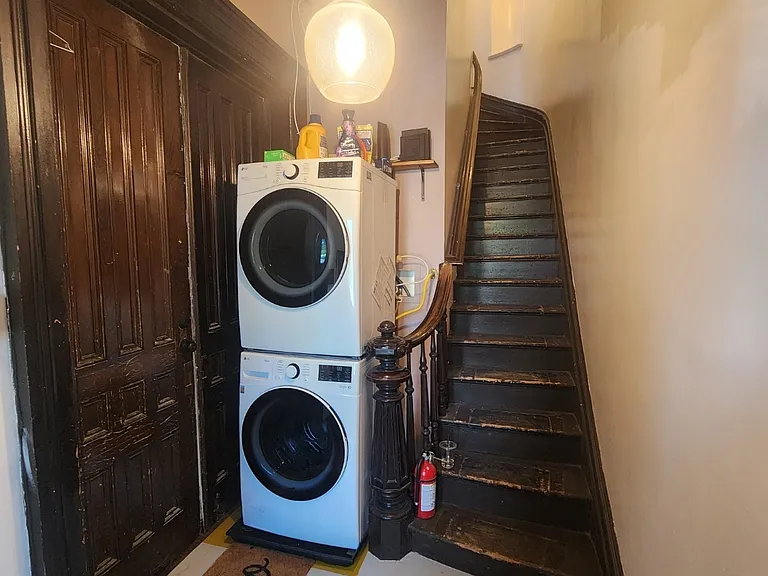 484 Madison Ave #2 — Photo 19