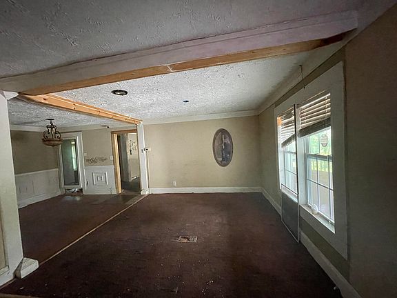 5th image of 528 Camellia St NE