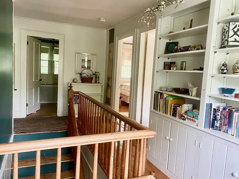 Landing looking towards two front bedrooms and bathroom
