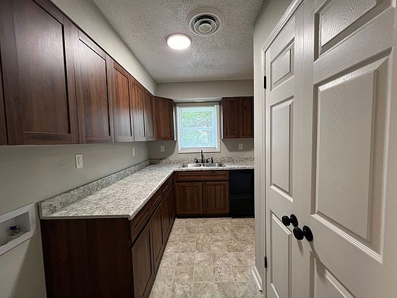 5th image of 566 Brockwood Ave