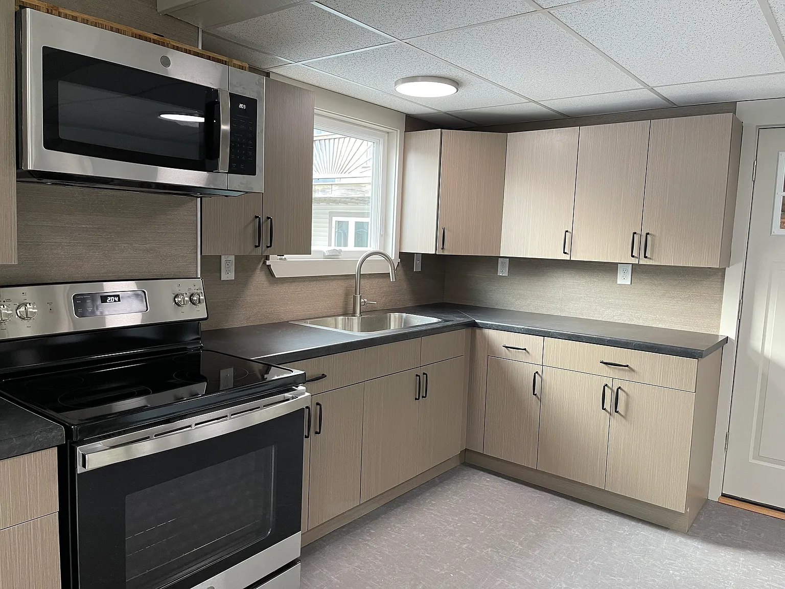 2 bed, 1.5 bath, 1400 sqft, $2,500 — Photo 2