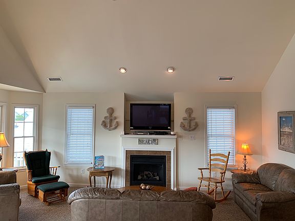 5th image of 1026 Wesley Ave