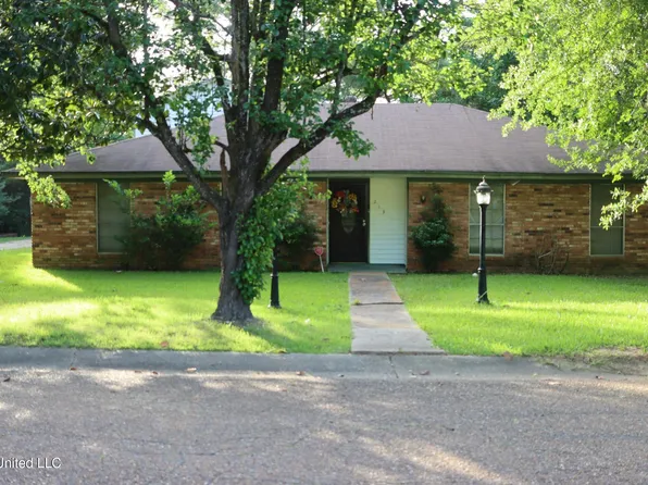 219 Lake Cove Dr, Jackson, MS 39212