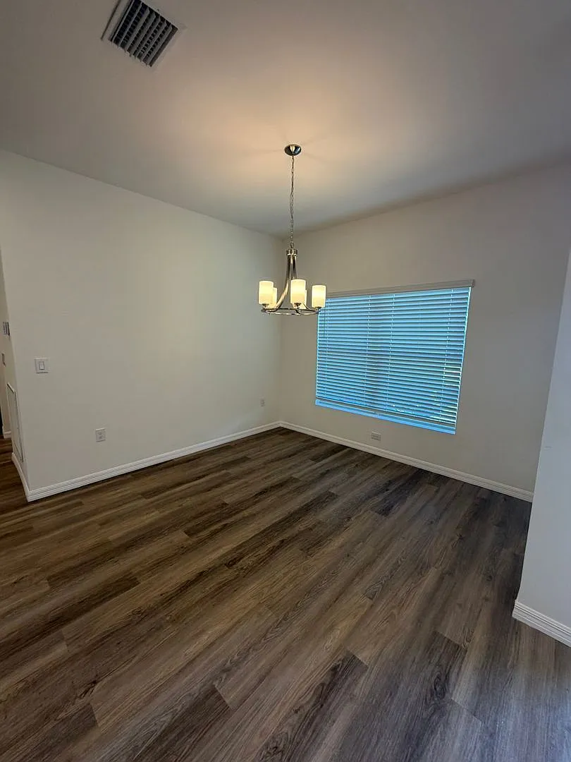 3 bed, 2.0 bath, 1548 sqft, $2,095 — Photo 4