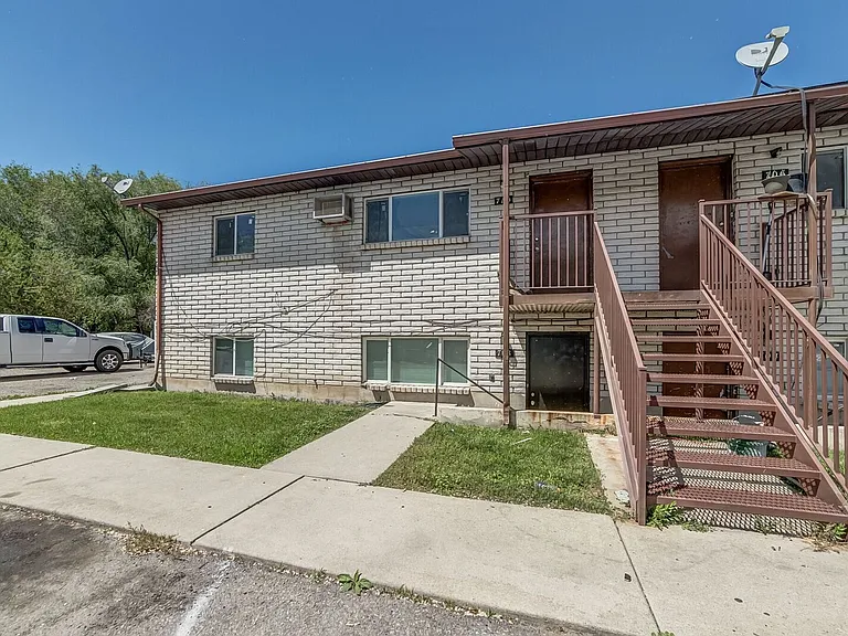 706 S 880 W — Photo 1