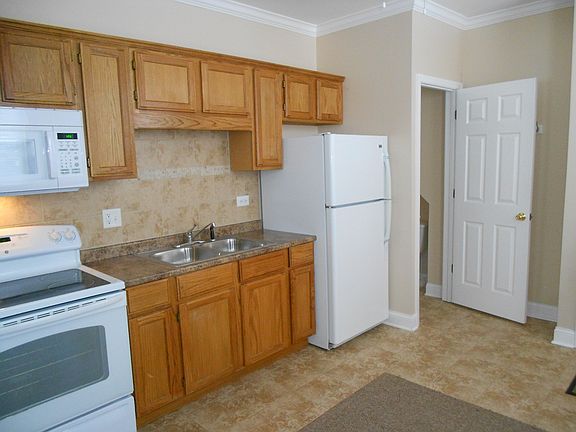 3rd image of 2024 N Wolcott Ave #1FR