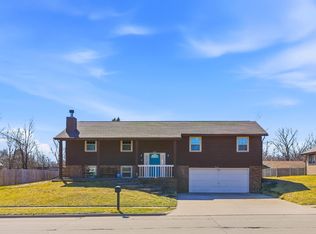 918 Acorn Ln, Muscatine, IA 52761