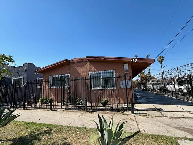 715 W Century Blvd #2