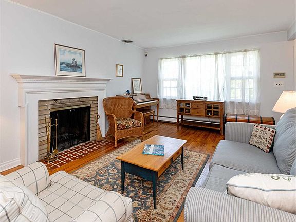 5th image of 10 Bardwell Ln