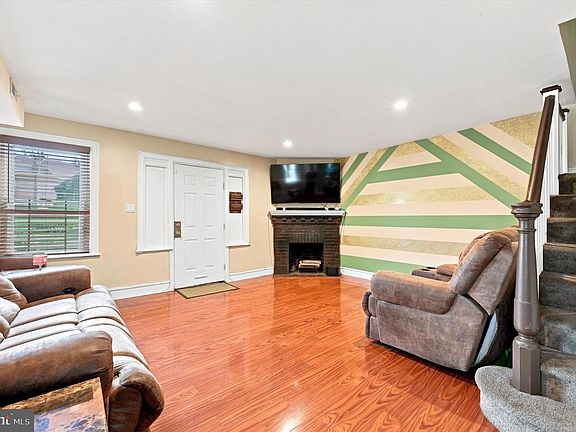 5th image of 6201 Homer St