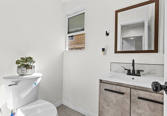 2nd image of 5409 Yarmouth Ave Unit 3