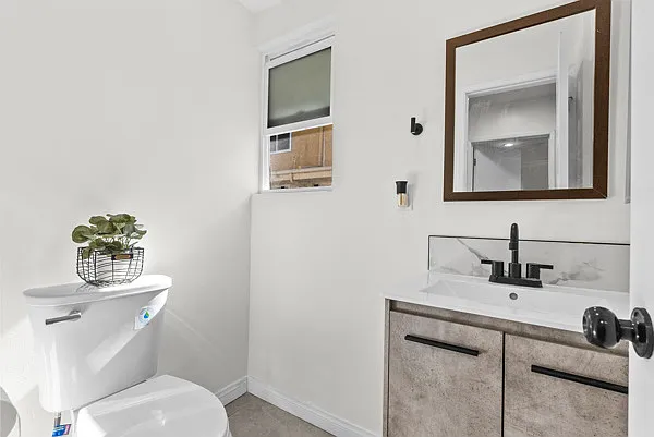 5409 Yarmouth Ave #3 — Photo 2