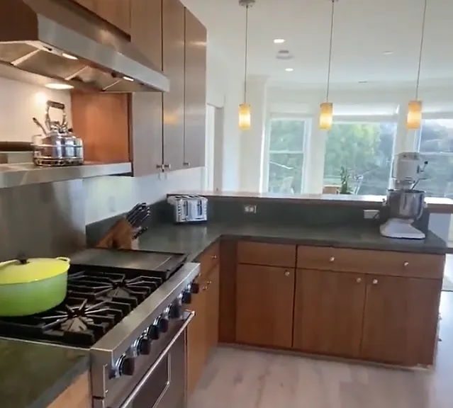 813 Clayton St — Photo 7