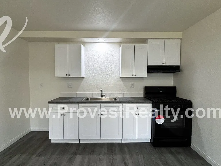 Freshly Modernized 1-Bed, 1-Bath Apartments in Adelanto!! — Photo 6