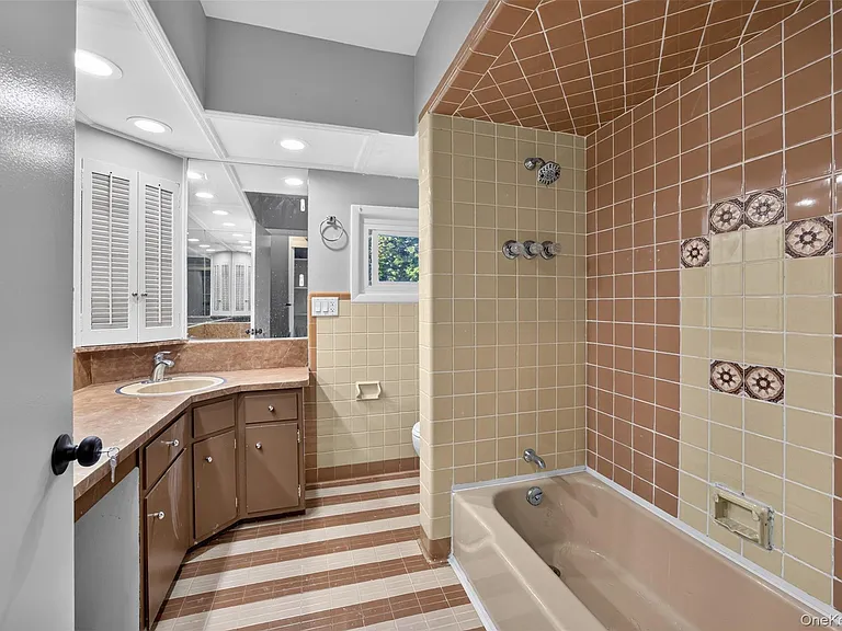 10 Washington Ave #3 — Photo 16