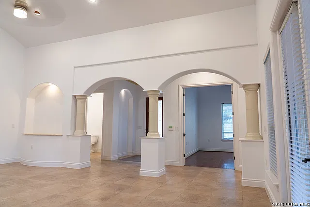 3 bed, 2.5 bath, 2839 sqft, $3,600 — Photo 4