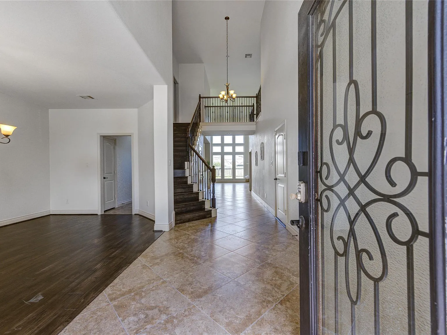 4 bed, 3.5 bath, 2950 sqft, $2,900 — Photo 3