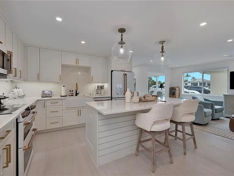 1950 Gulf Shore Blvd N #107 — Photo 10