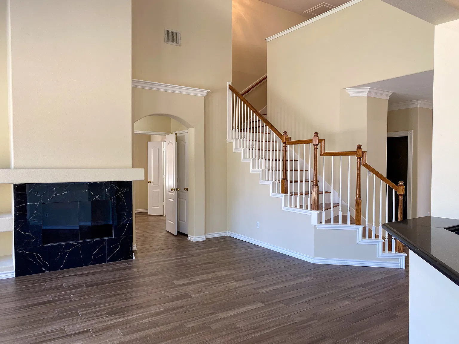 4 bed, 2561 sqft, $2,500 — Photo 3