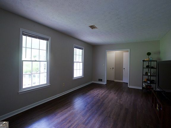 5th image of 3328 Mountain Hollow Dr