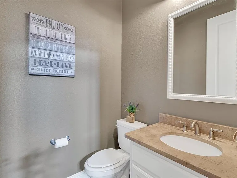 7336 Champagne Dr — Photo 16