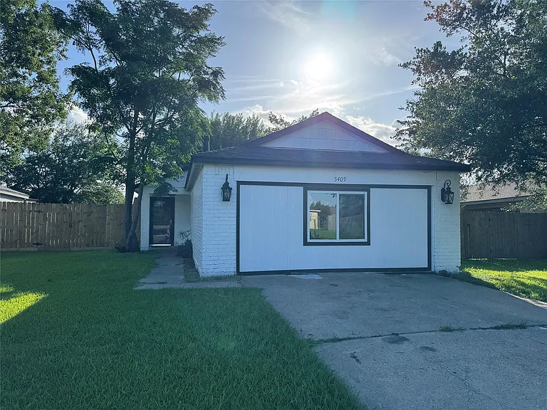 5409 Deborah Ln — Photo 2