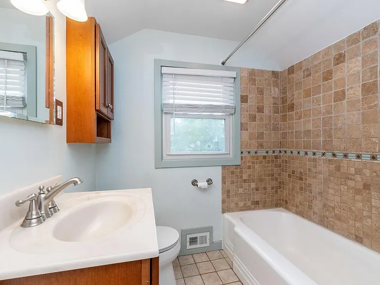 6814 Duke Dr — Photo 6