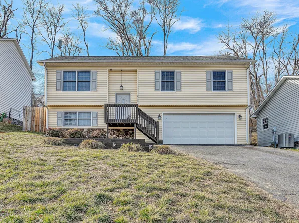 2340 Locust Grove Cir NE, Roanoke, VA 24012