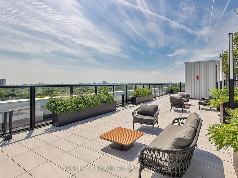 2720 Dundas St W #512 — Photo 17