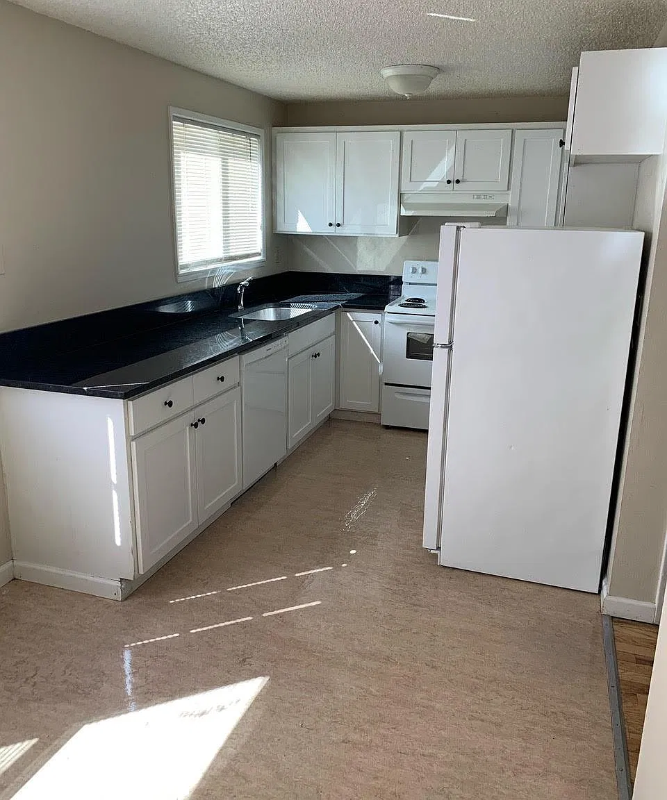 3 bed, 1295 sqft, $2,300 — Photo 2
