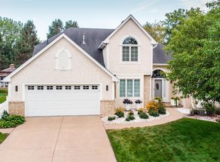 470 Grandview Ave W, Roseville, MN 55113