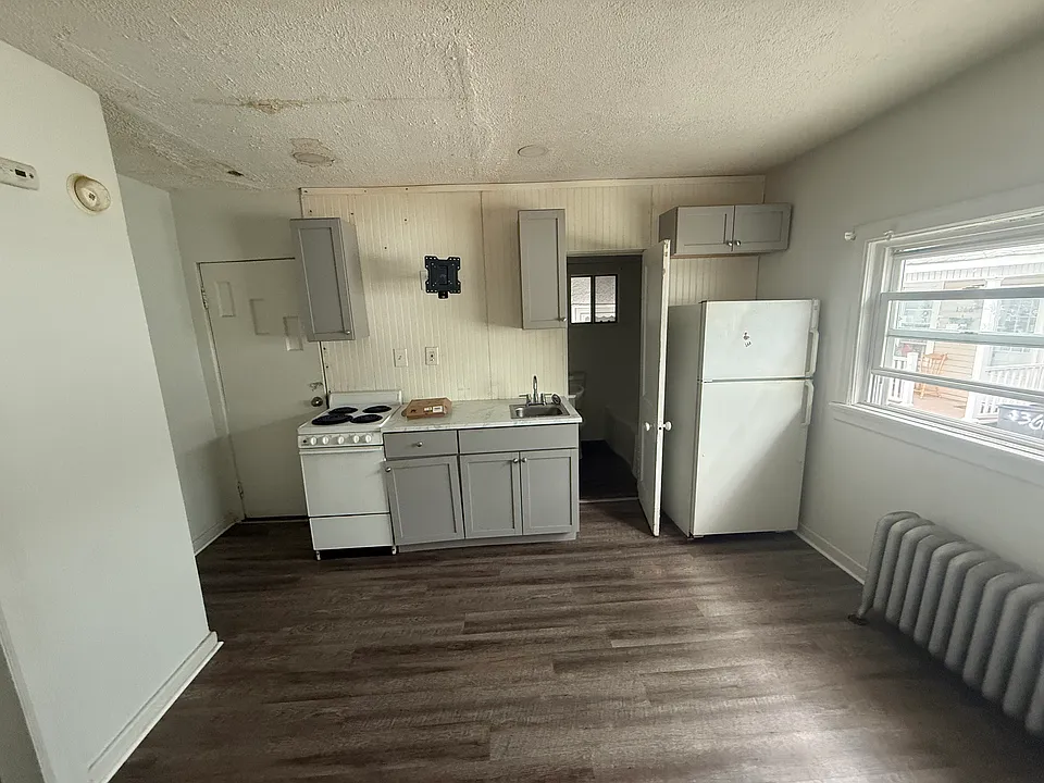 3 Ferguson Pl #4