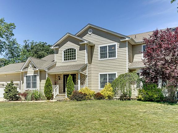 3rd image of 30 Maine St