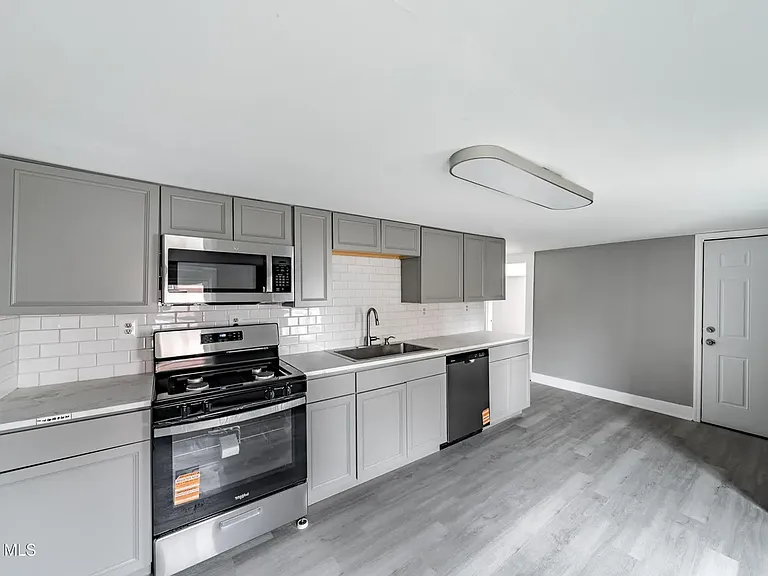 362 2nd St #1 — Photo 4